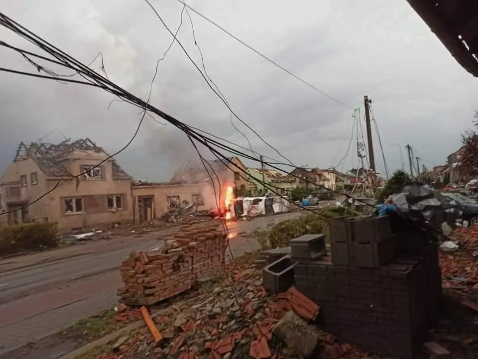 Наслідки торнадо у Чехії/twitter.com/CT24zive