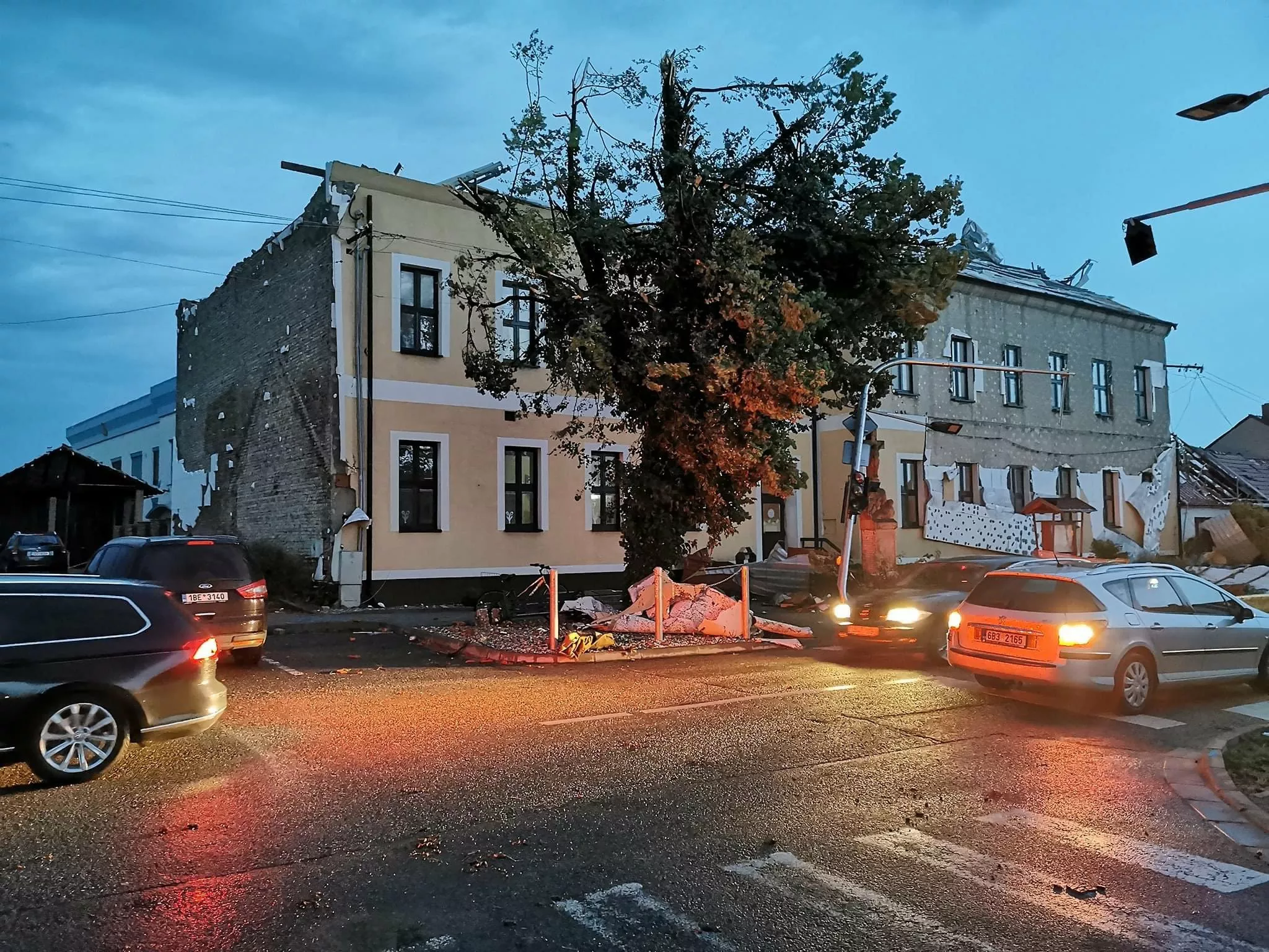 Последствия торнадо в Чехии/twitter.com/CT24zive