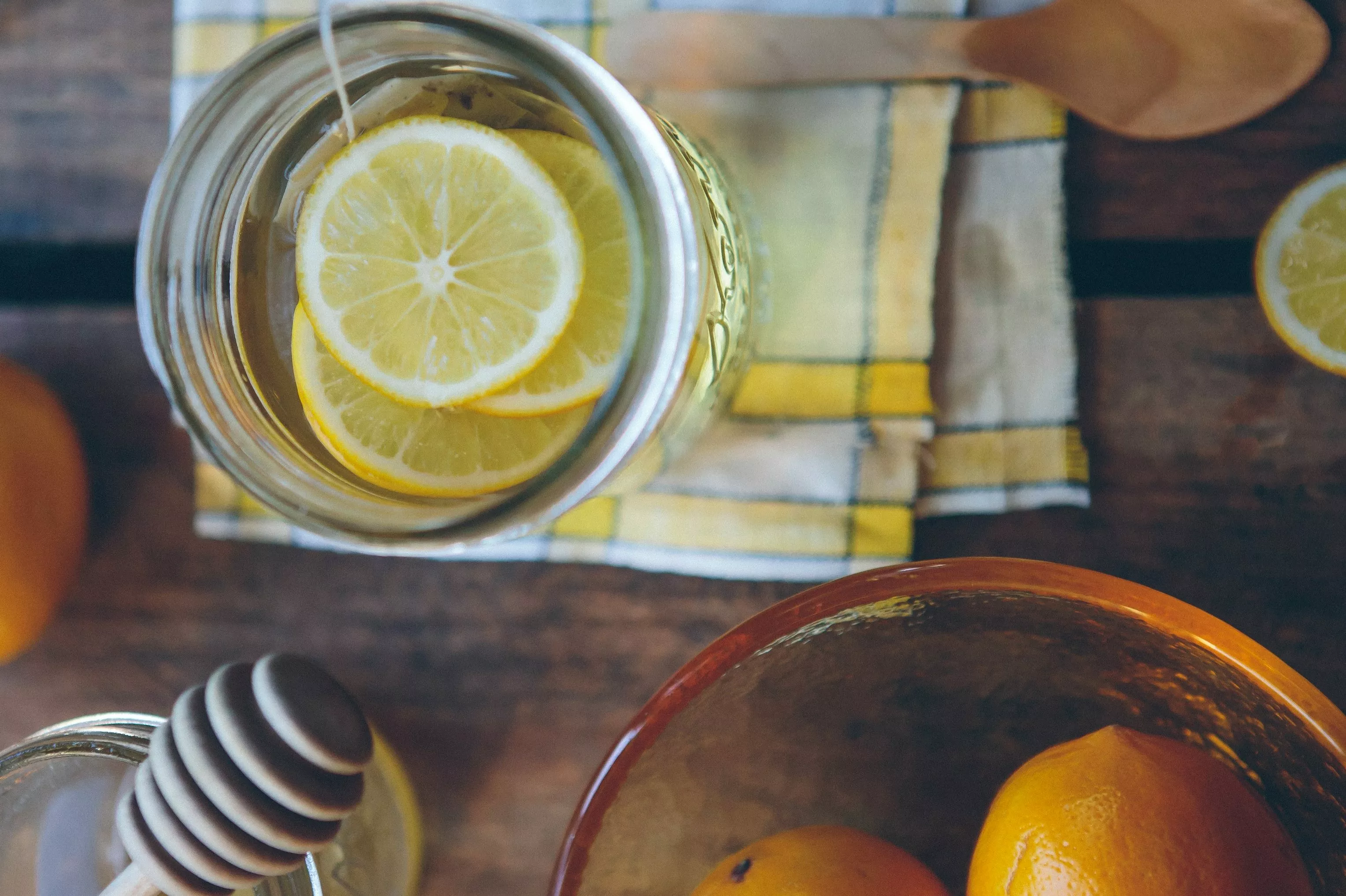 Чай з додаванням лимона, імбиру і меду знижує шкідливий холестерин