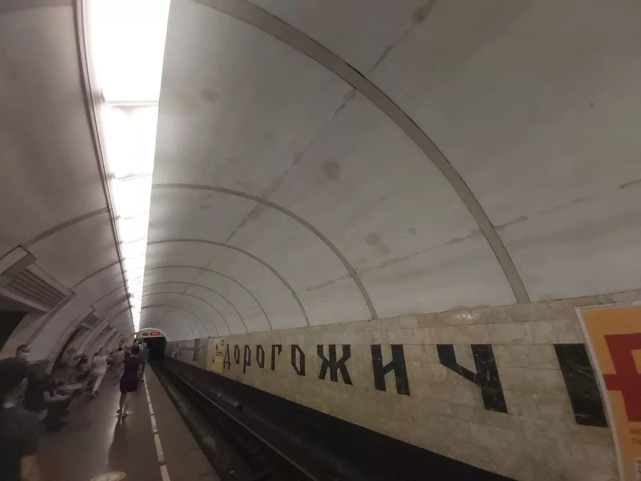 В метрополитене подтвердили, что мокрые пятна в метро – обычное дело / Фото: Александр Марущак, "Сегодня"