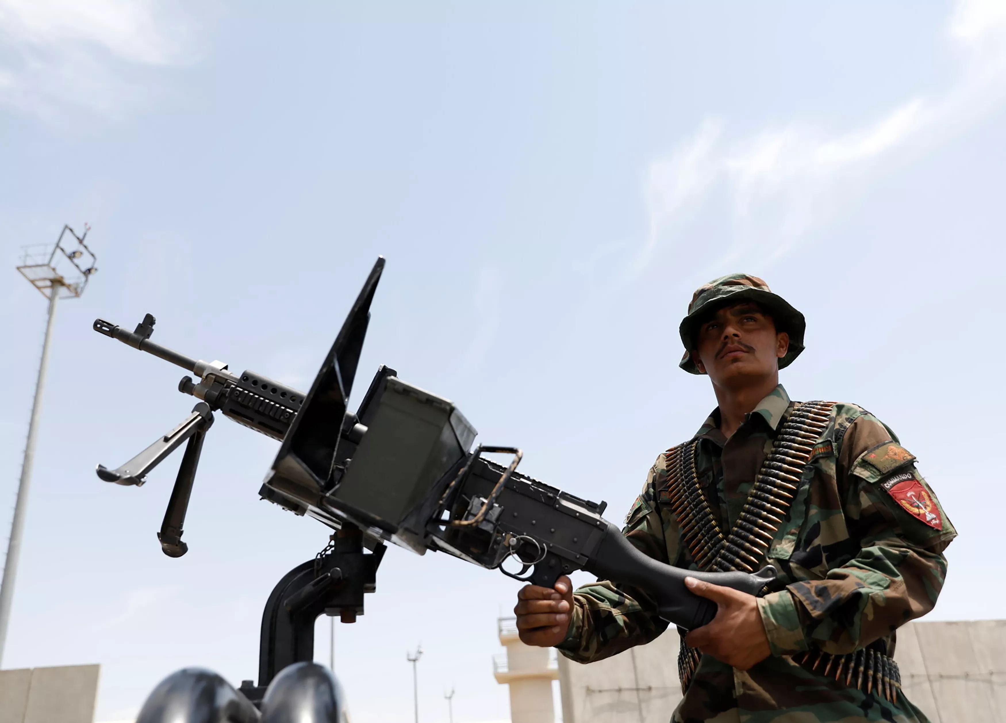 Афганский военный. Фото: REUTERS/Mohammad Ismail