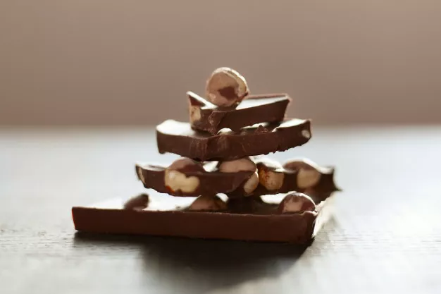 Раки люблять, щоб їх підкорювали – вони шоколад з твердими цільними горіхами