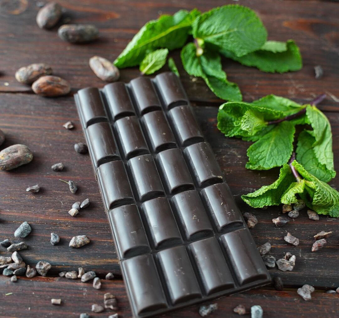 Шоколад підвищує рівень дофаміну в крові – гормону, який відповідає за добрий настрій. 