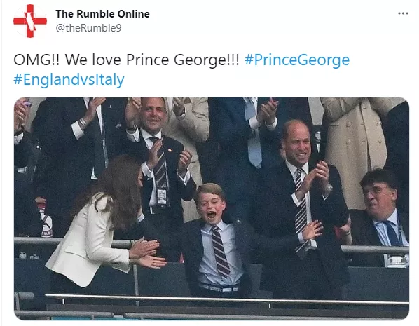 Принц Джордж радуется голу Англии
