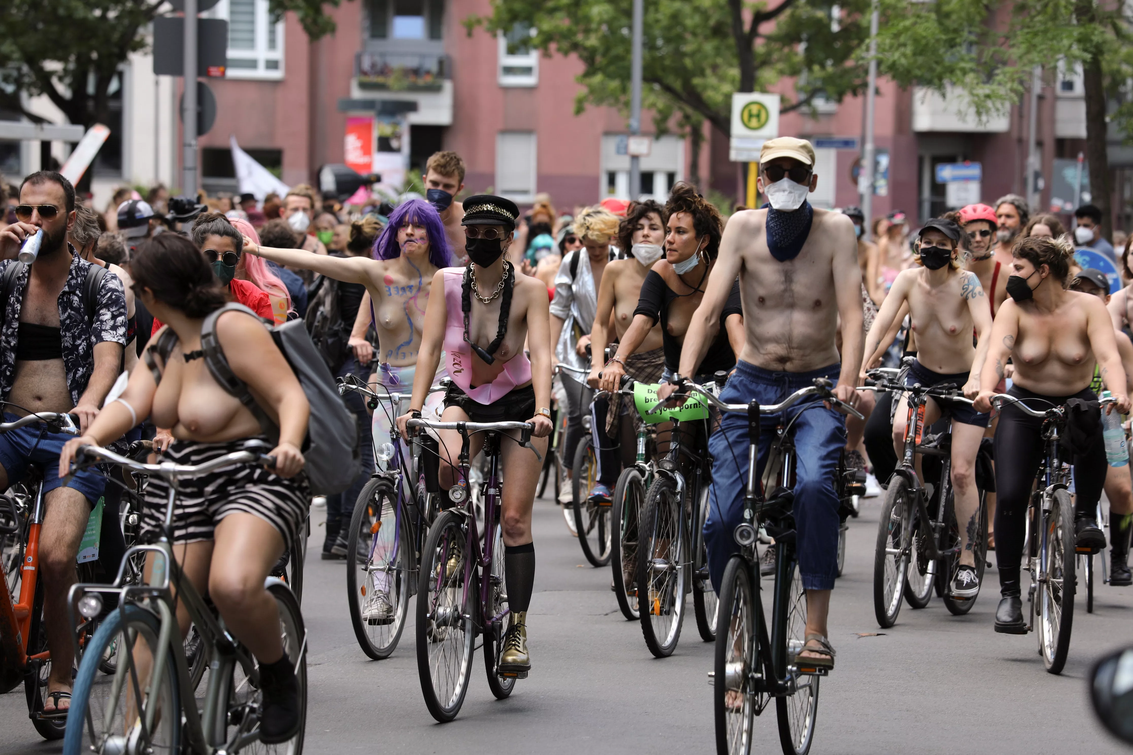 Велопробіг топлес у Берліні
