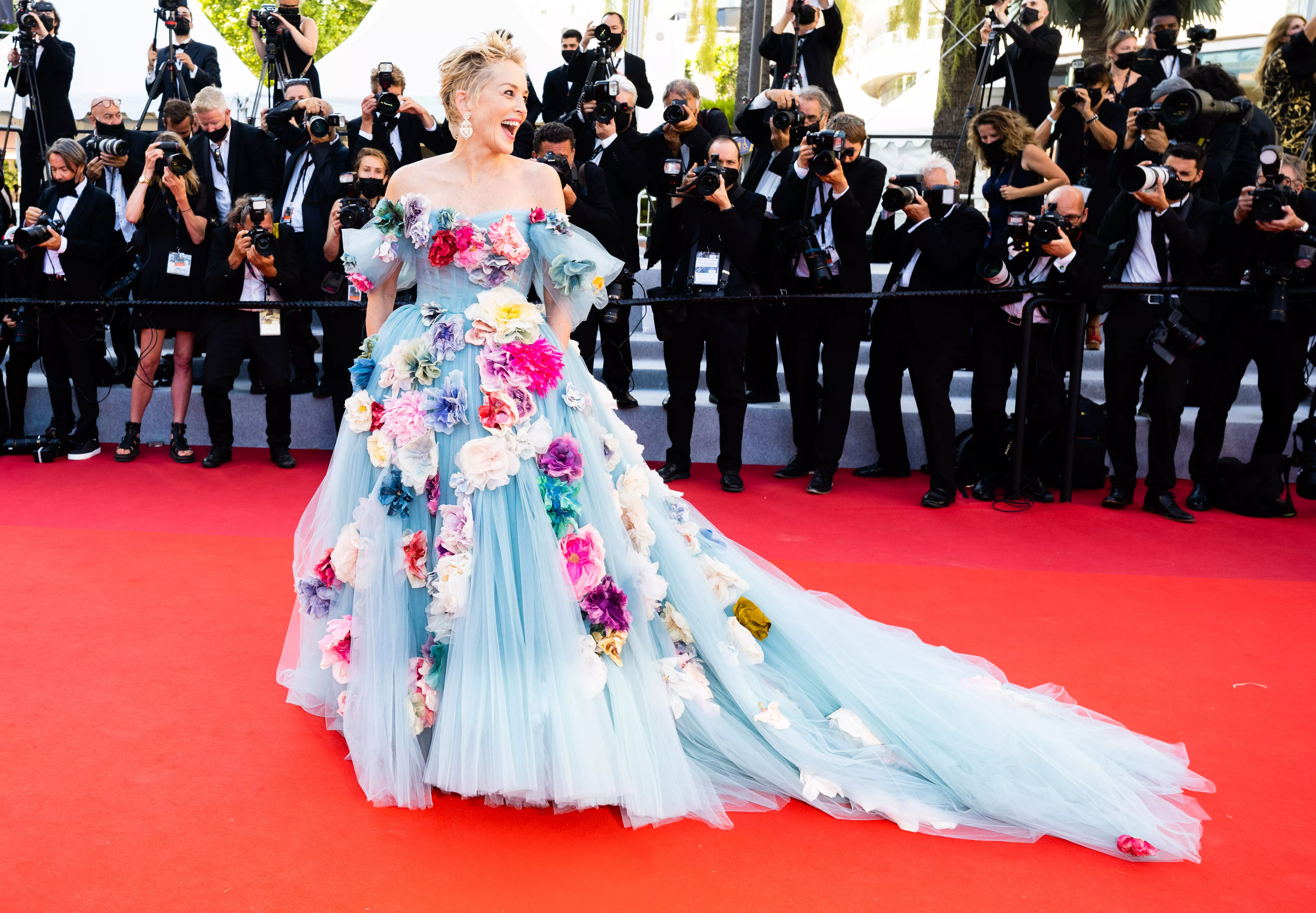 Шэрон Стоун надела платье от Dolce & Gabbana для красной дорожки Каннского кинофестиваля