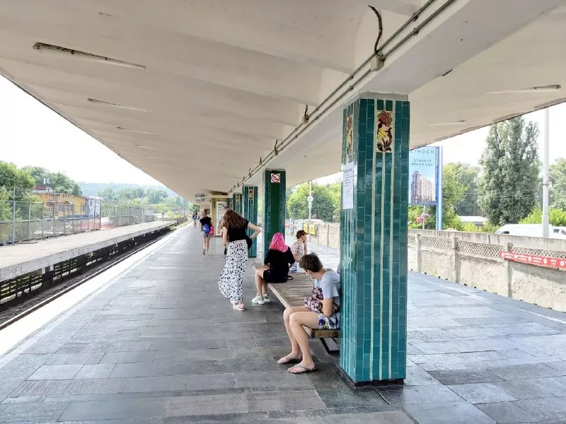 Станция метро "Гидропарк". Фото: коллаж "Сегодня"