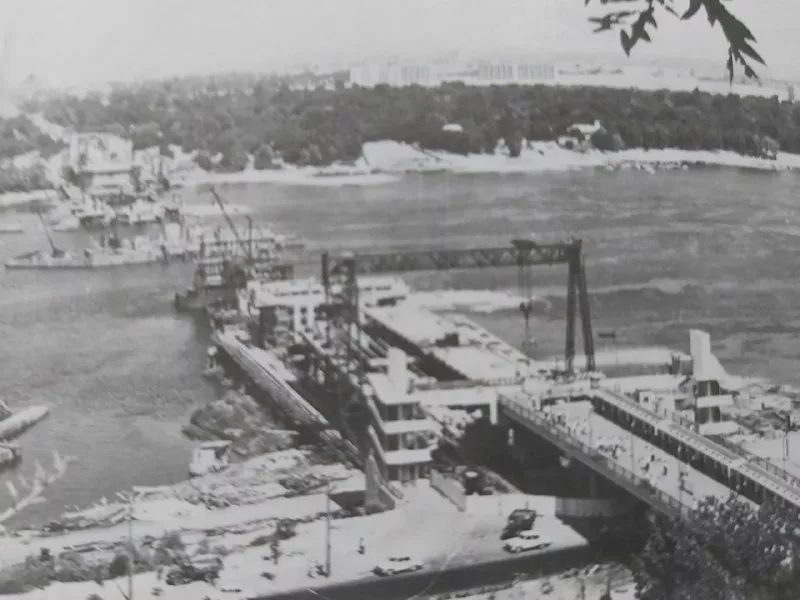 Строительство моста Метро. Фото: архив