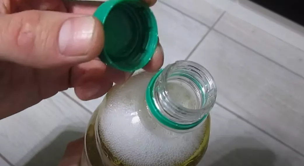Самодельная пробка для любой бутыли: находим применение остаткам герметика