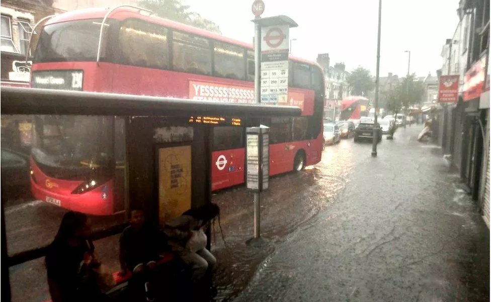 Наводнение в Лондоне/twitter.com/hashtag/londonflood