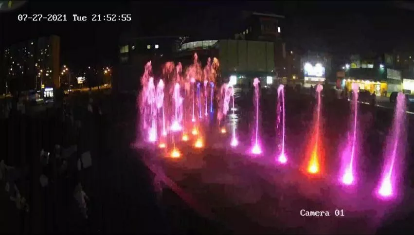 Ночной вид фонтана на Оболонской площади. Фото с камер наблюдения