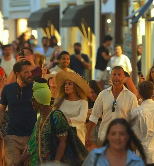 Дженнифер Лопес и Бен Аффлек на романтической прогулке на Капри