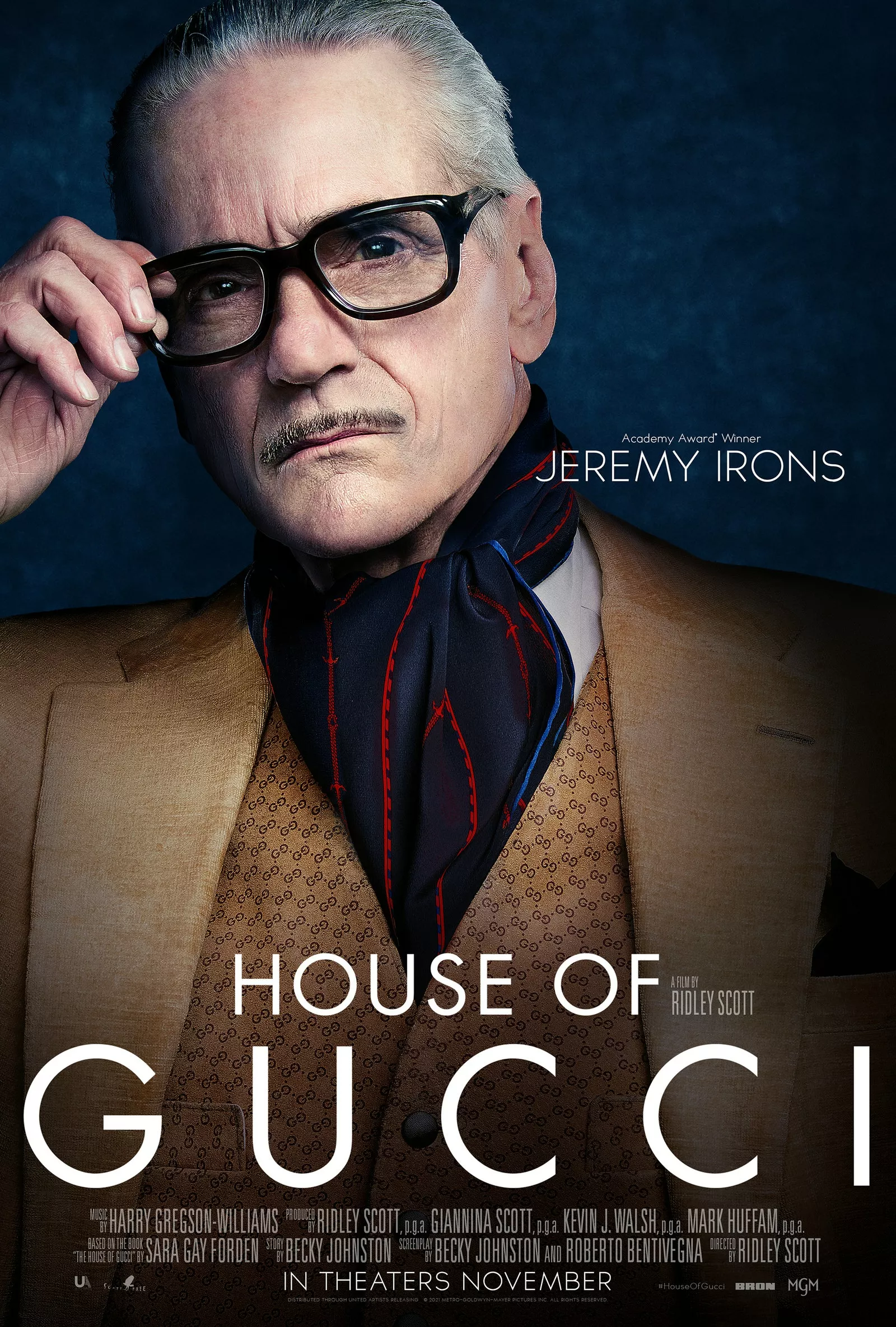 Джеремі Айронс в ролі Родольфо Гуччі на постері до фільму "Будинок Гуччі"