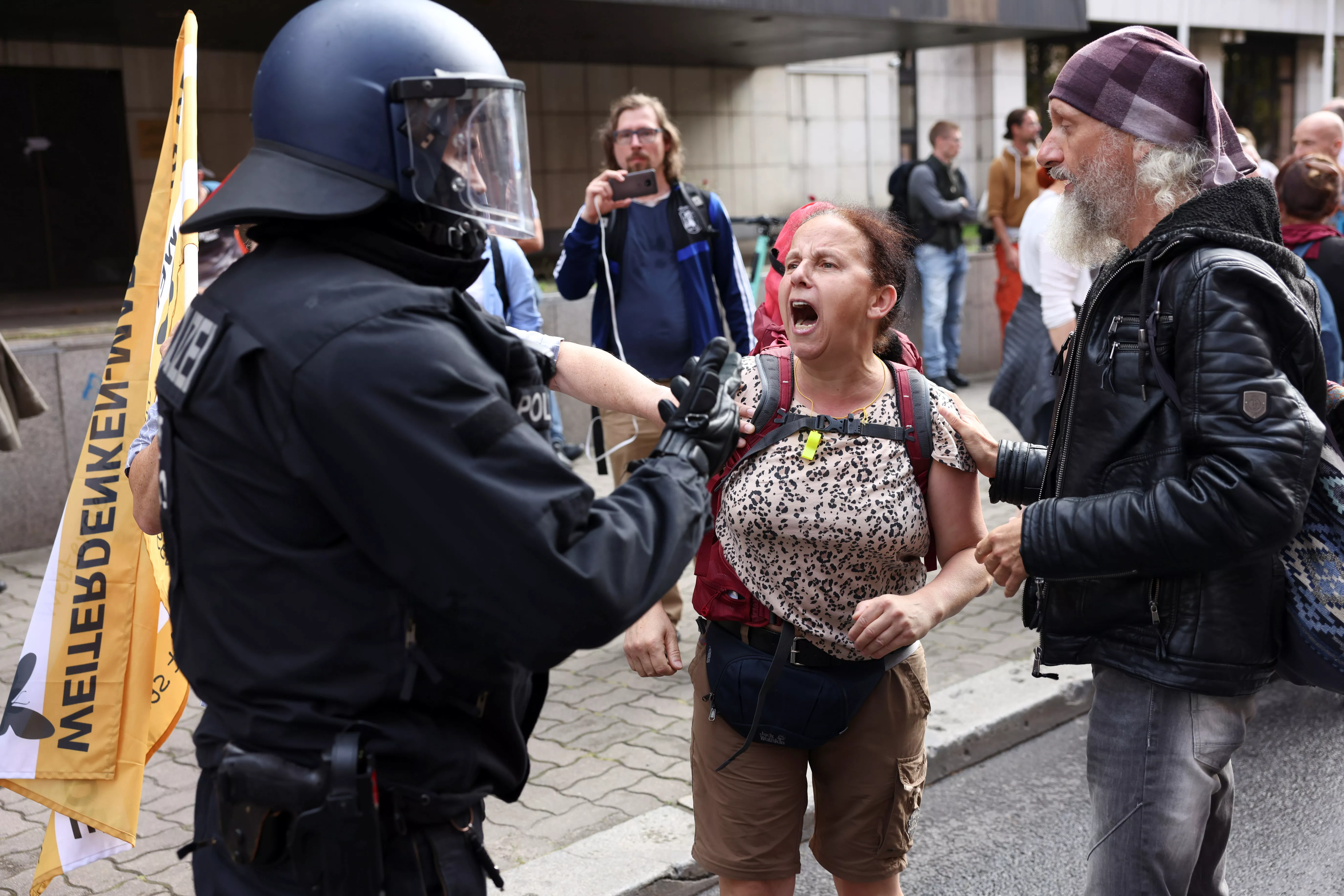 Немецкая полиция разогнала ковид-протест