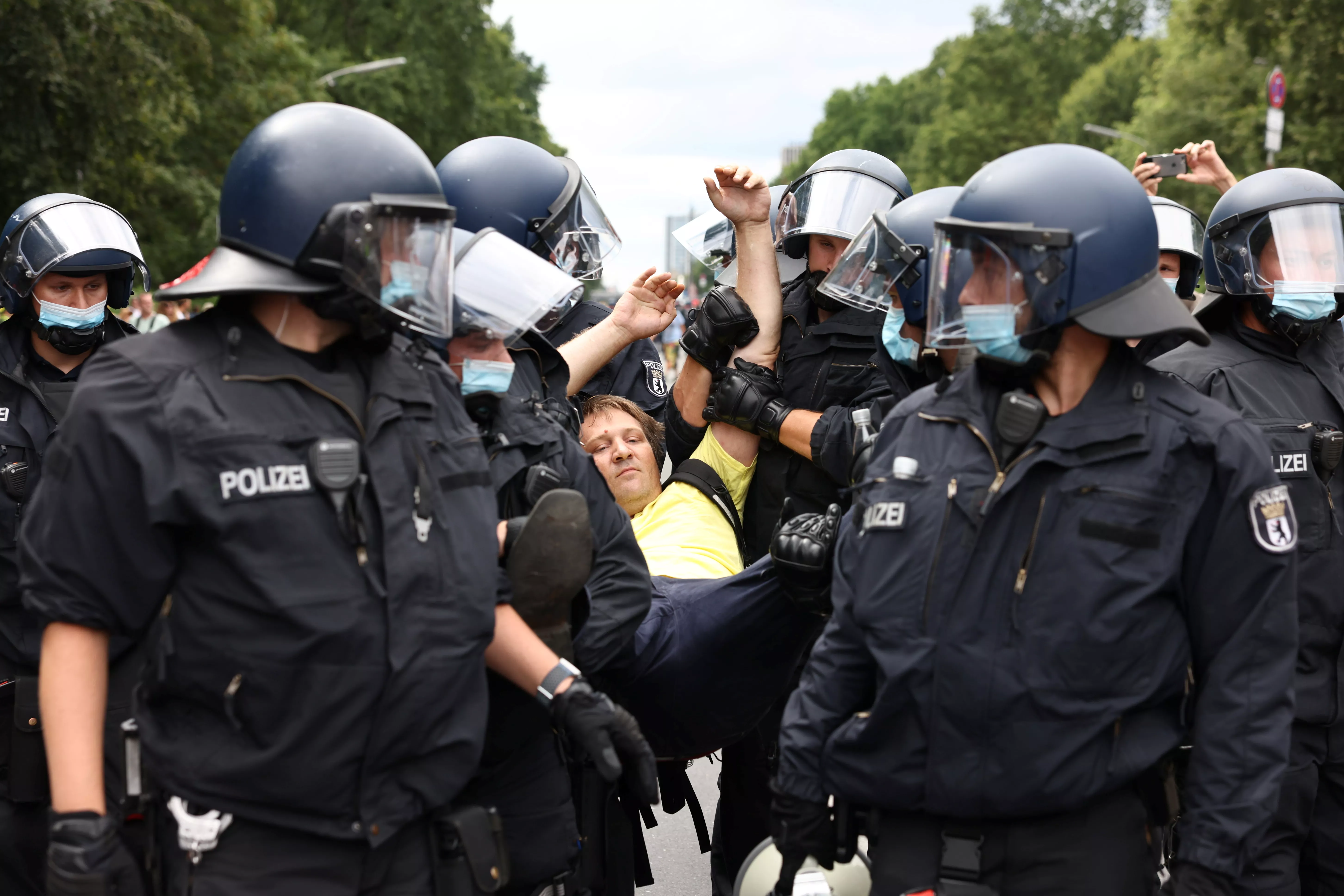 Полиция разогнала протест в Берлине