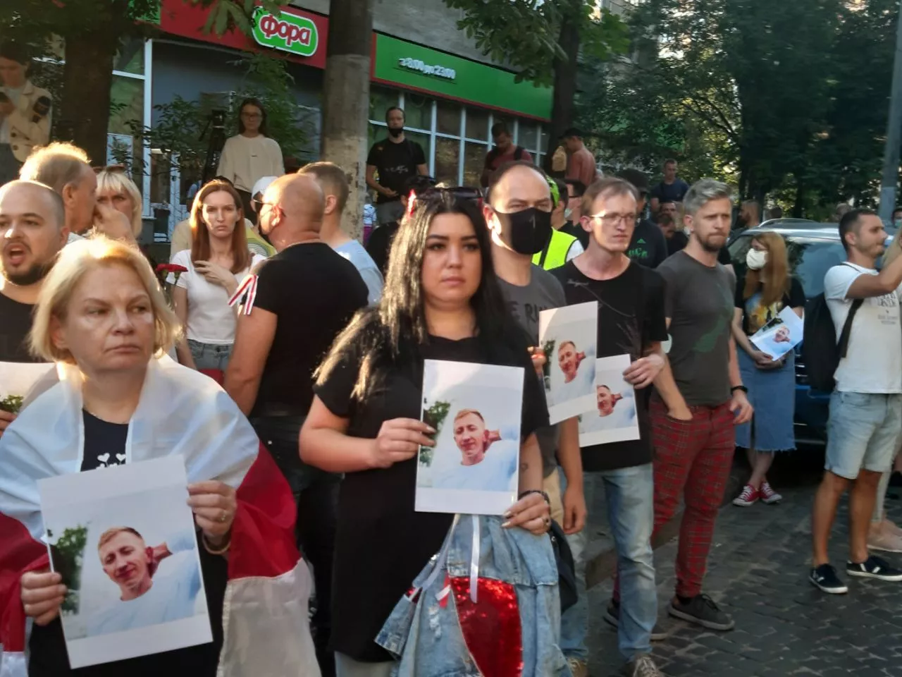 Акция под посольством Беларуси собрала десятки людей