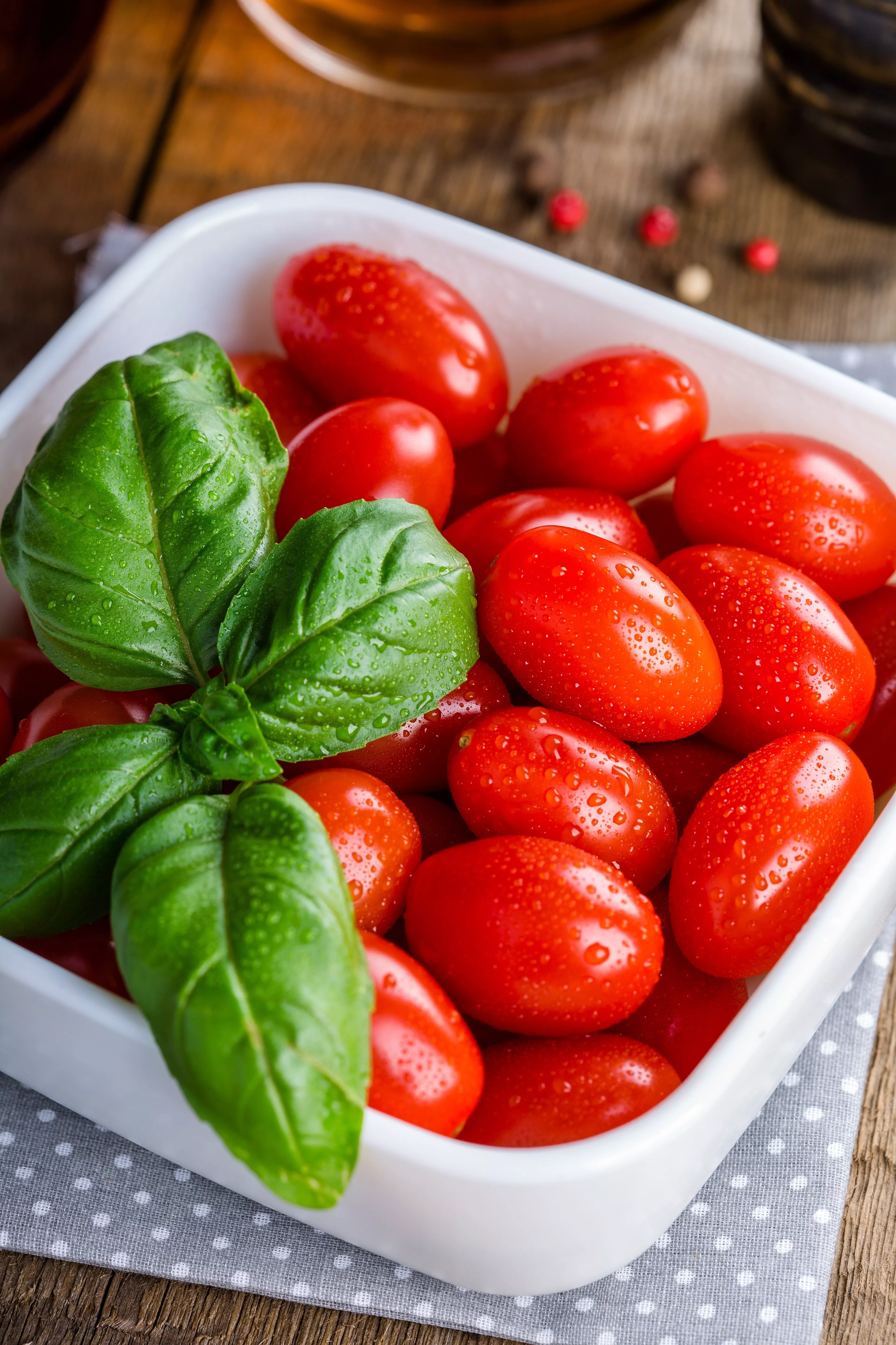 Диетологи не рекомендуют хранить помидоры в холодильнике