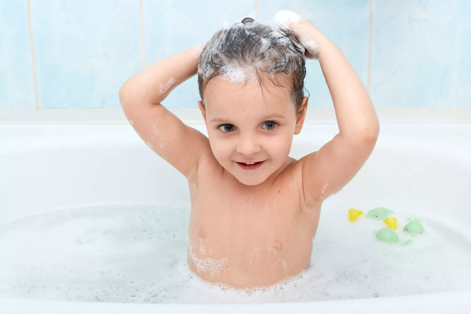 Миття дитини шампунями або милом для дорослих може пересушити його шкіру