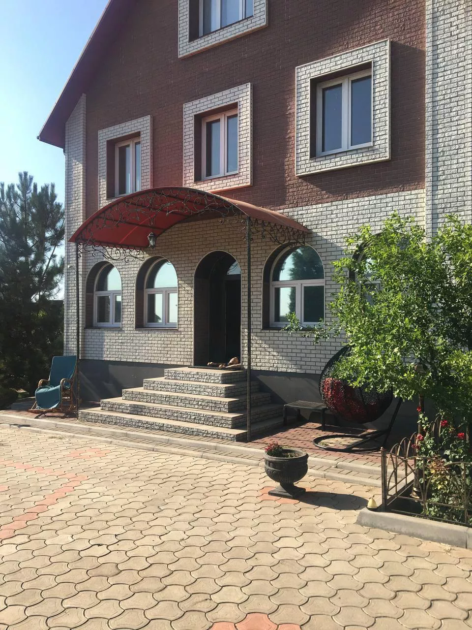 Загородный дом мэра Кривого Рога Констанина Павлова в селе Вольное – и его тело на пороге, у входной двери