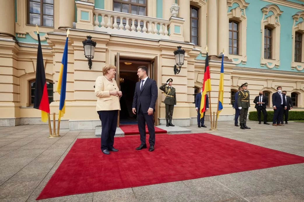 Ангела Меркель не приняла участие в "Крымской платформе". Но прислала министра иностранных дел. И сама побывала в Киеве как раз накануне саммита