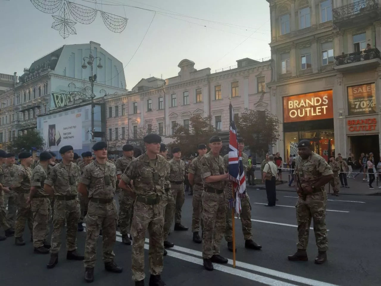 Участники парада из Великобритании.
