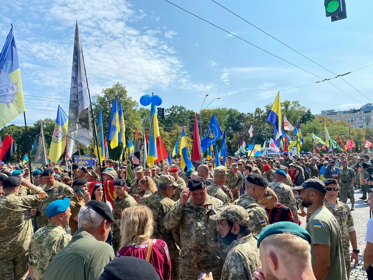 Марш защитников Украины собрал несколько тысяч ветеранов, волонтеров и семей погибших на Донбассе / Фото "Сегодня"
