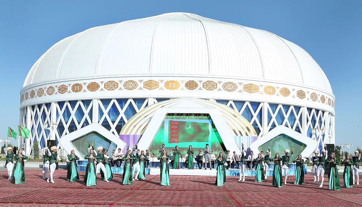 Церемония сопровождалась концертом / Фото turkmenistan.gov.tm