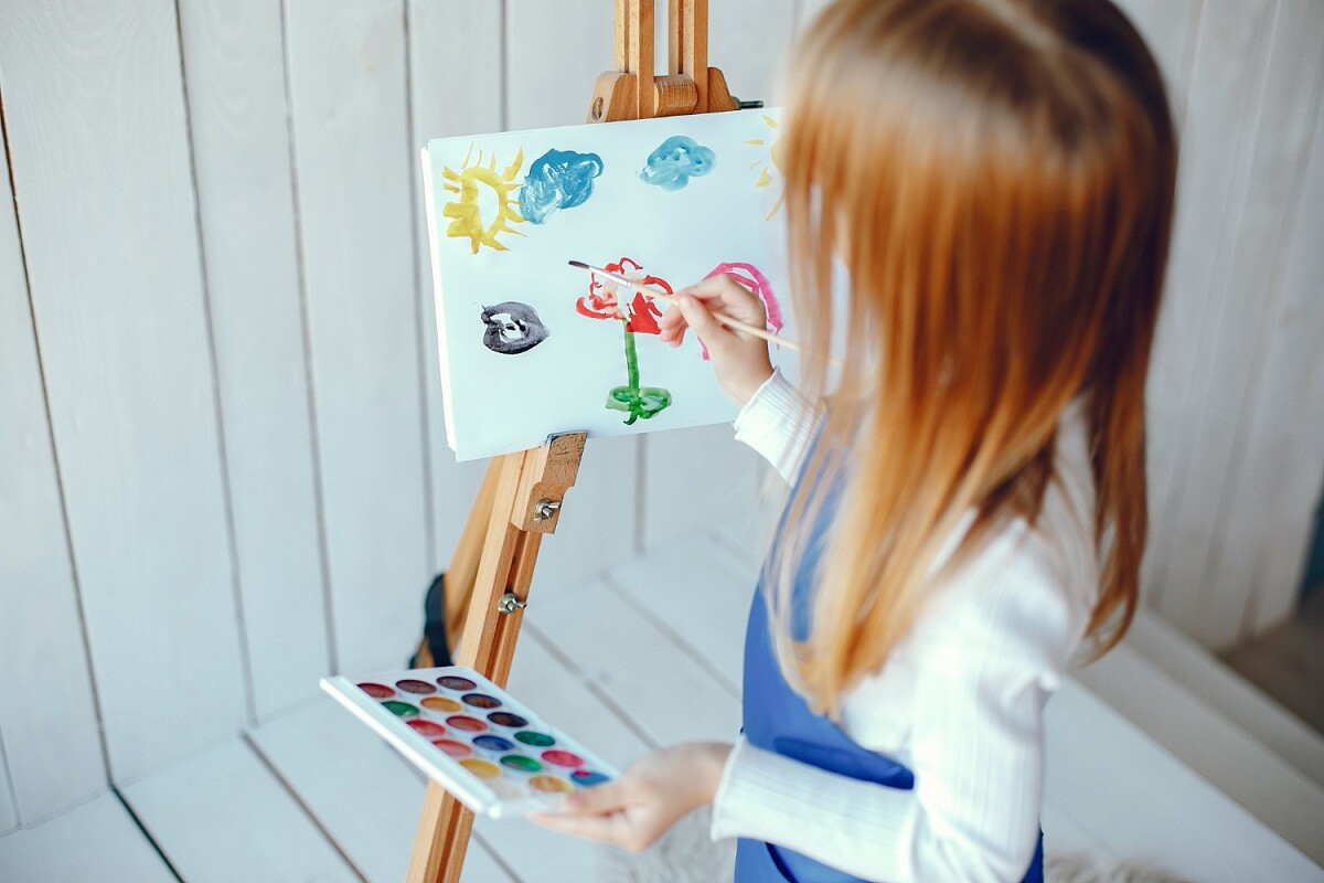 Віддайте дитину на гурток малювання чи заохочуєте, щоб удома було цікаво малювати