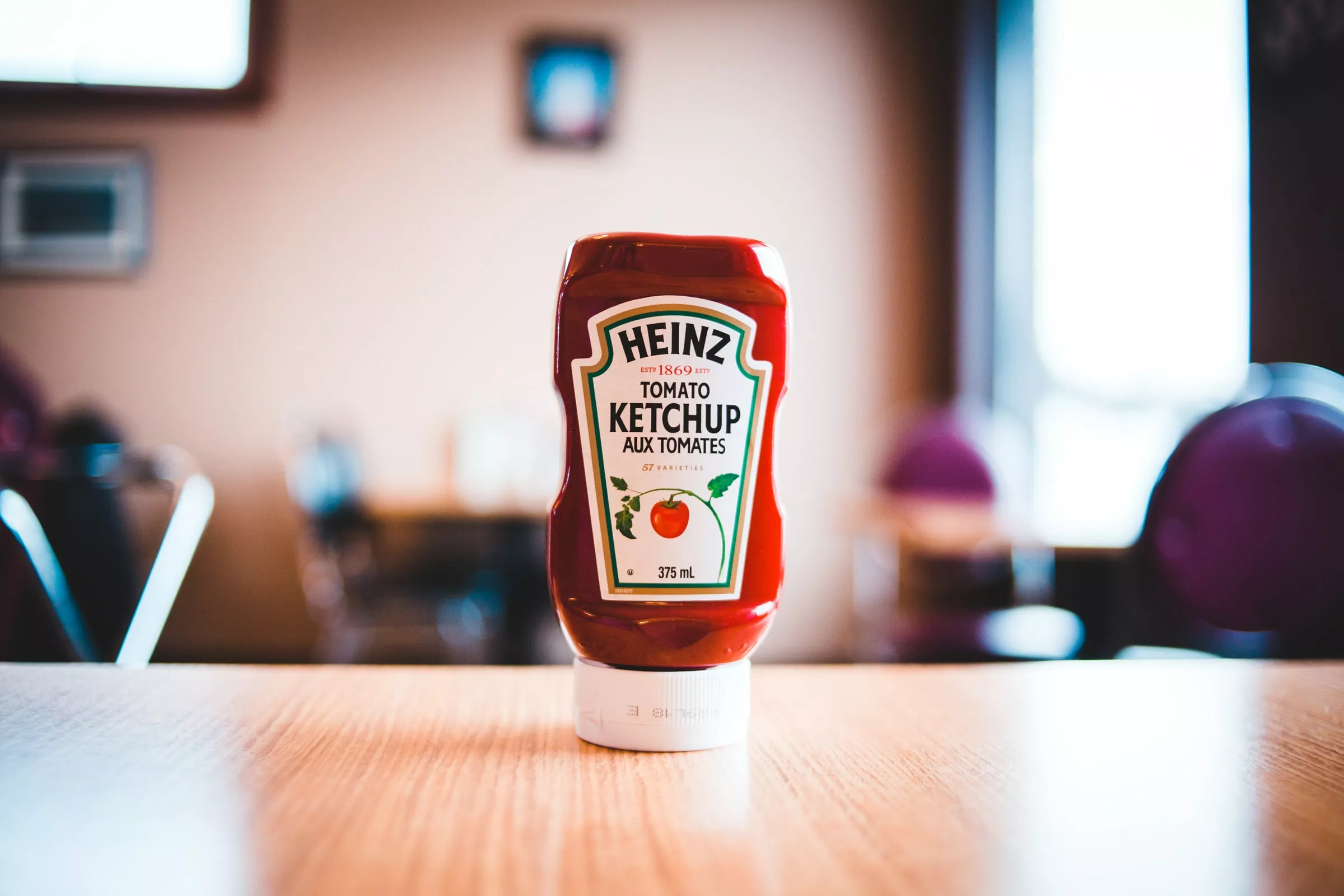 Как достать кетчуп из банки