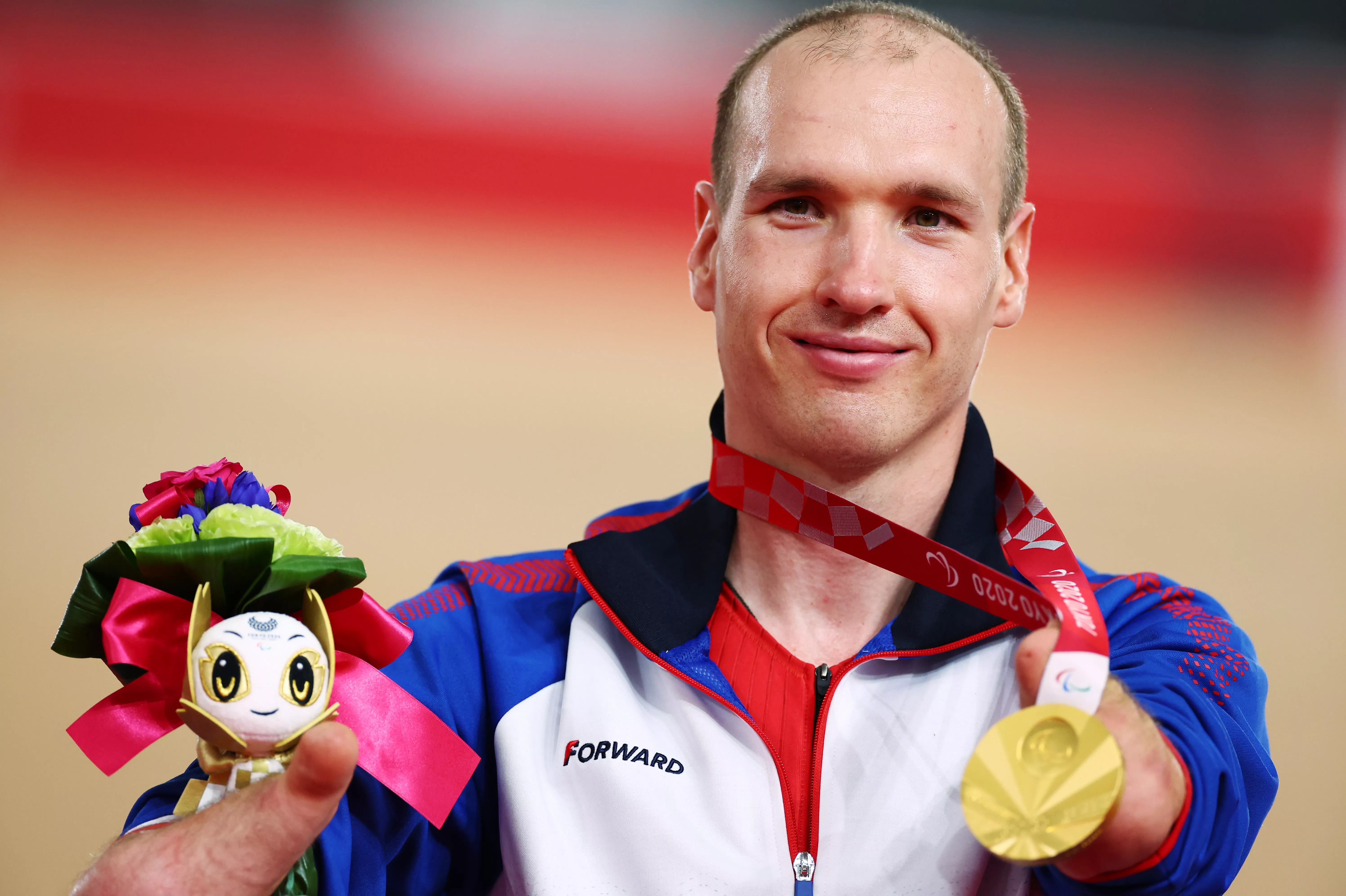 12 российских спортсменов. Асташов параолимпиец.
