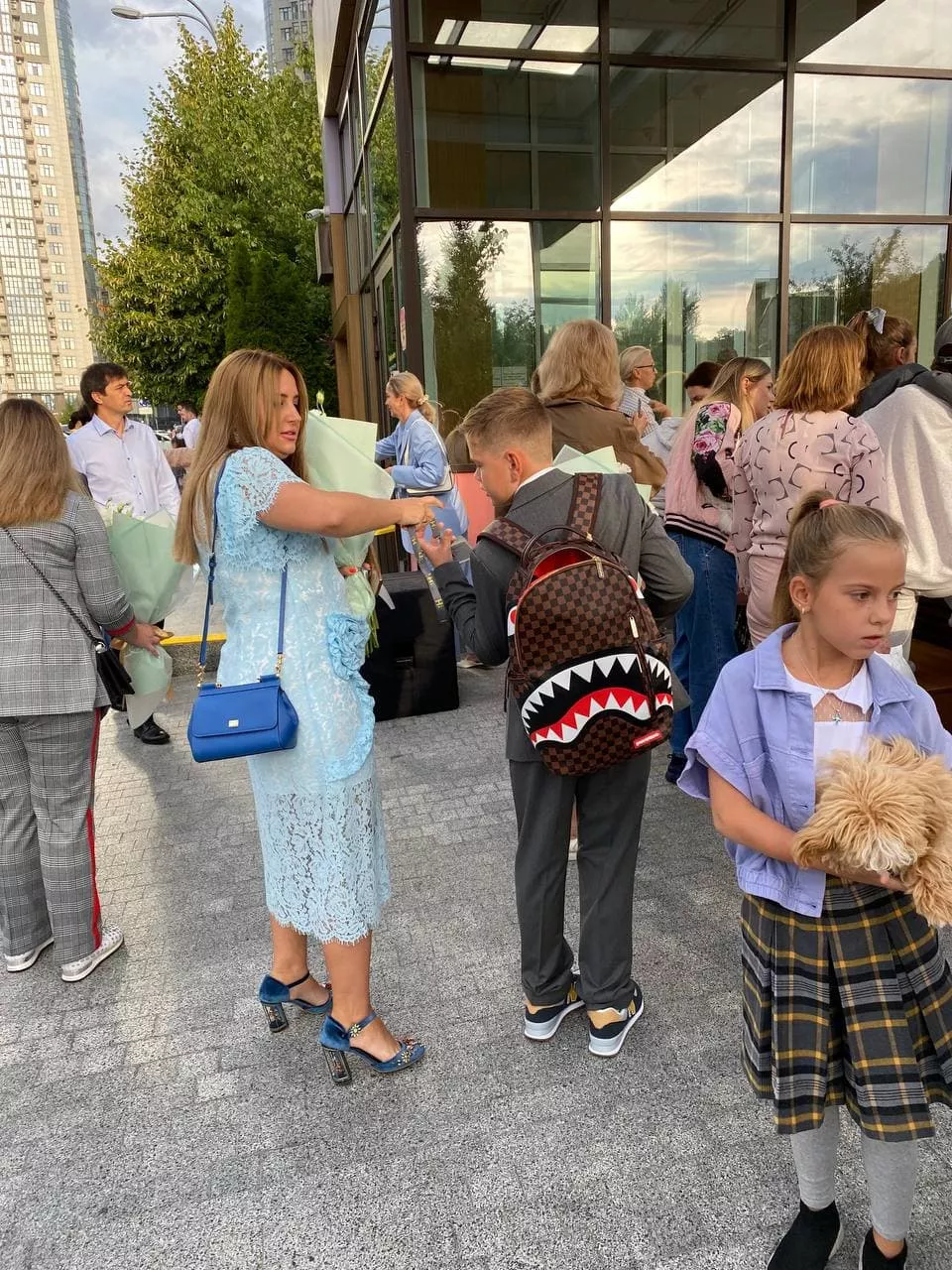 Ученик "Новопечерской школы" предпочитает носить учебники в рюкзаке Louis Vuitton