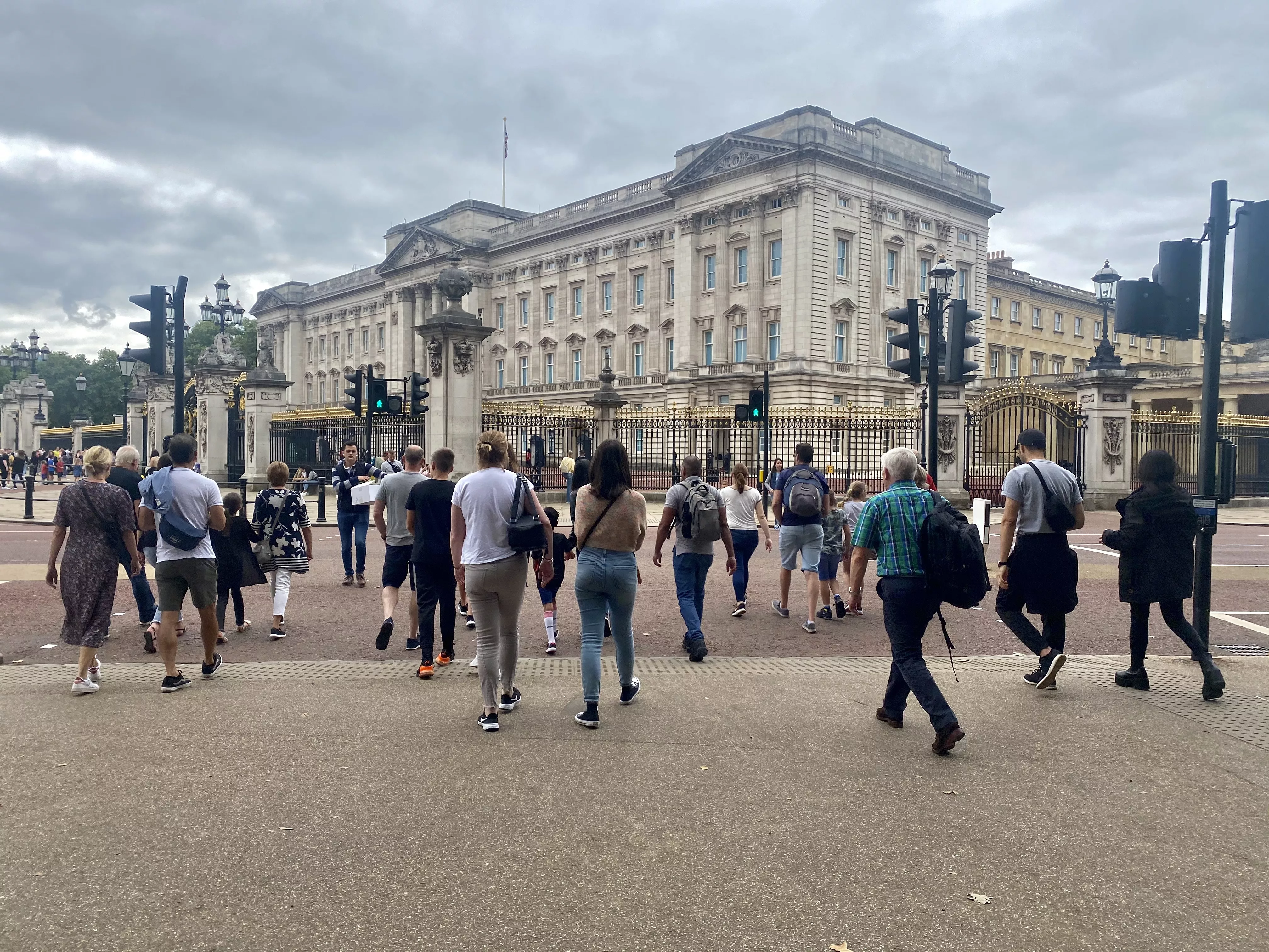 Вихід з Green Park до Букінгемського палацу