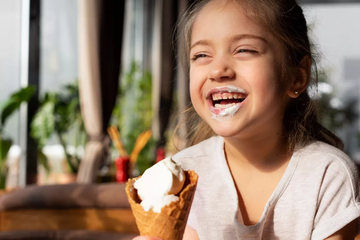 Чтобы ребенок меньше болел тонзиллитом, не запрещайте ему есть мороженое