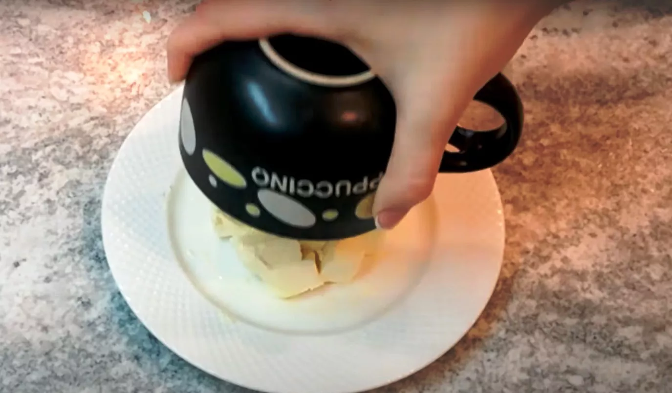 Як розм'якшити масло. Фото: скріншот з YouTube / Смачно – Пальчики оближеш 