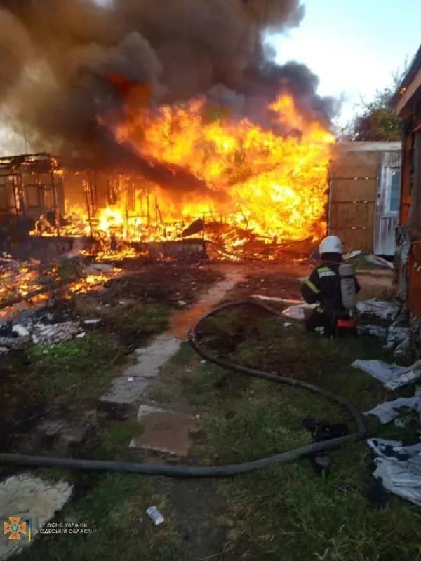 В результате пожара сгорели четыре домика