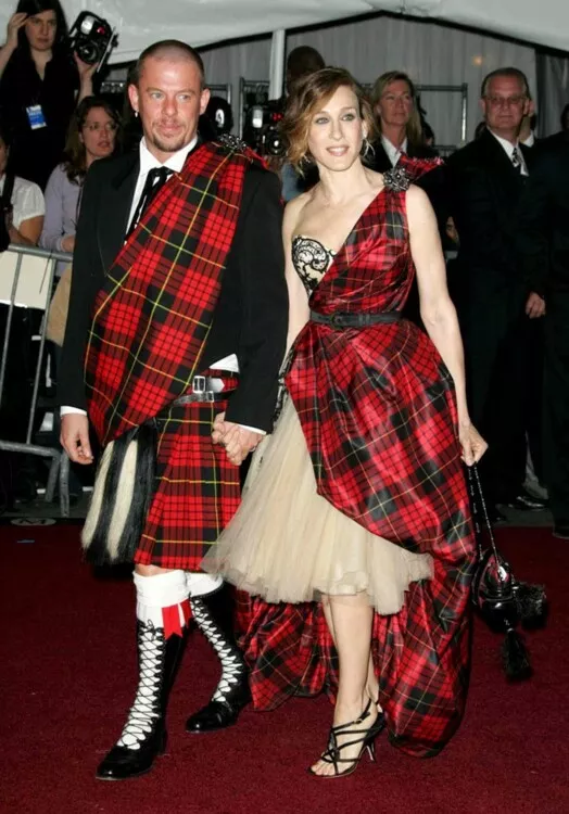 Александр Маккуін та Сара Джессіка Паркер в Alexander McQueen, 2006