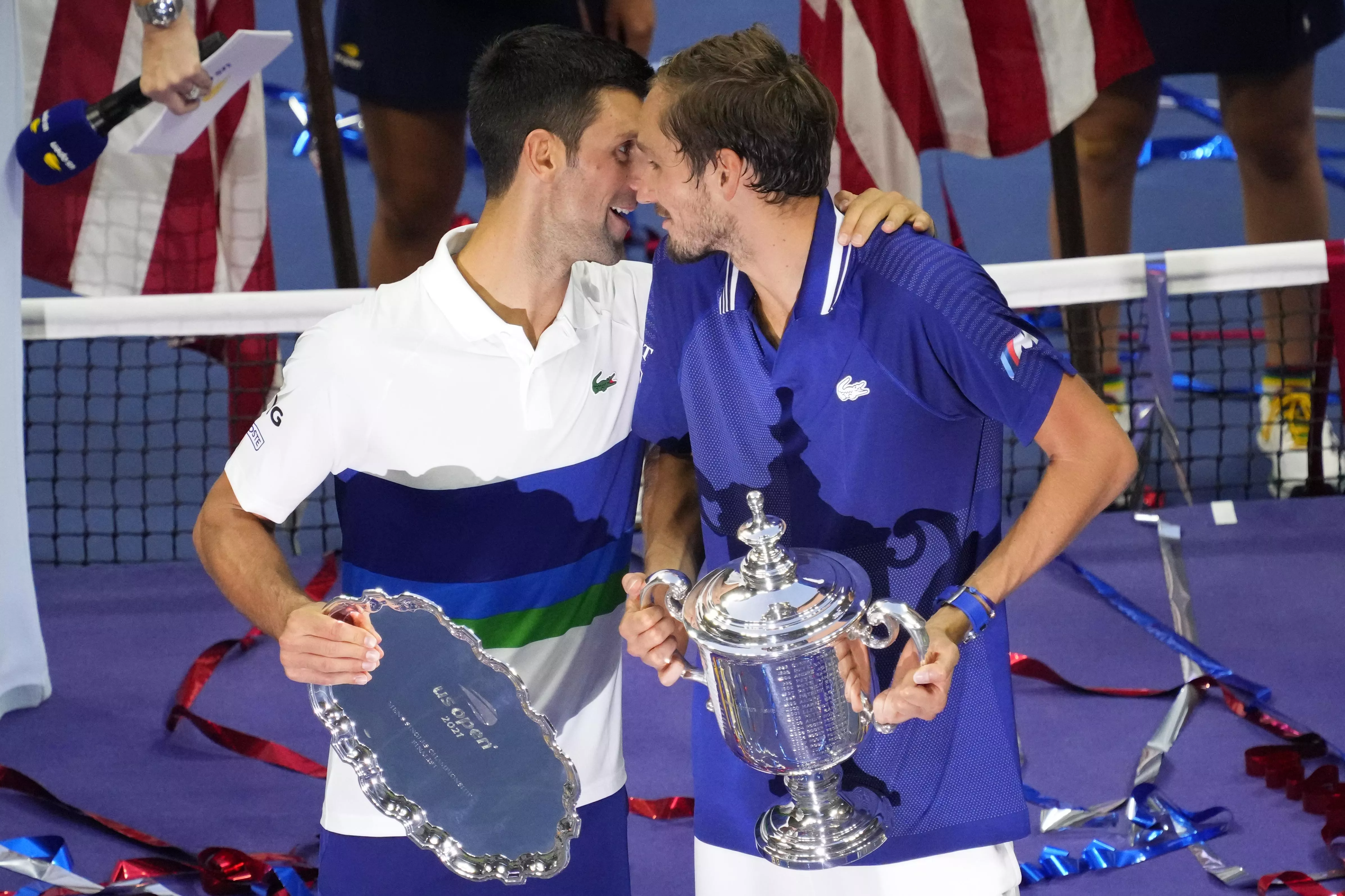 Сколько шлемов у джоковича. Даниил Медведев us open 2021. Даниил Медведев и Новак Джокович 2021. Новак Джокович us open 2021. Теннис Медведев Джокович.