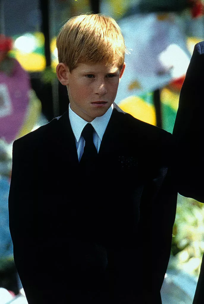 Принц Гарри на похоронах матери, принцессы Дианы в 1997 году