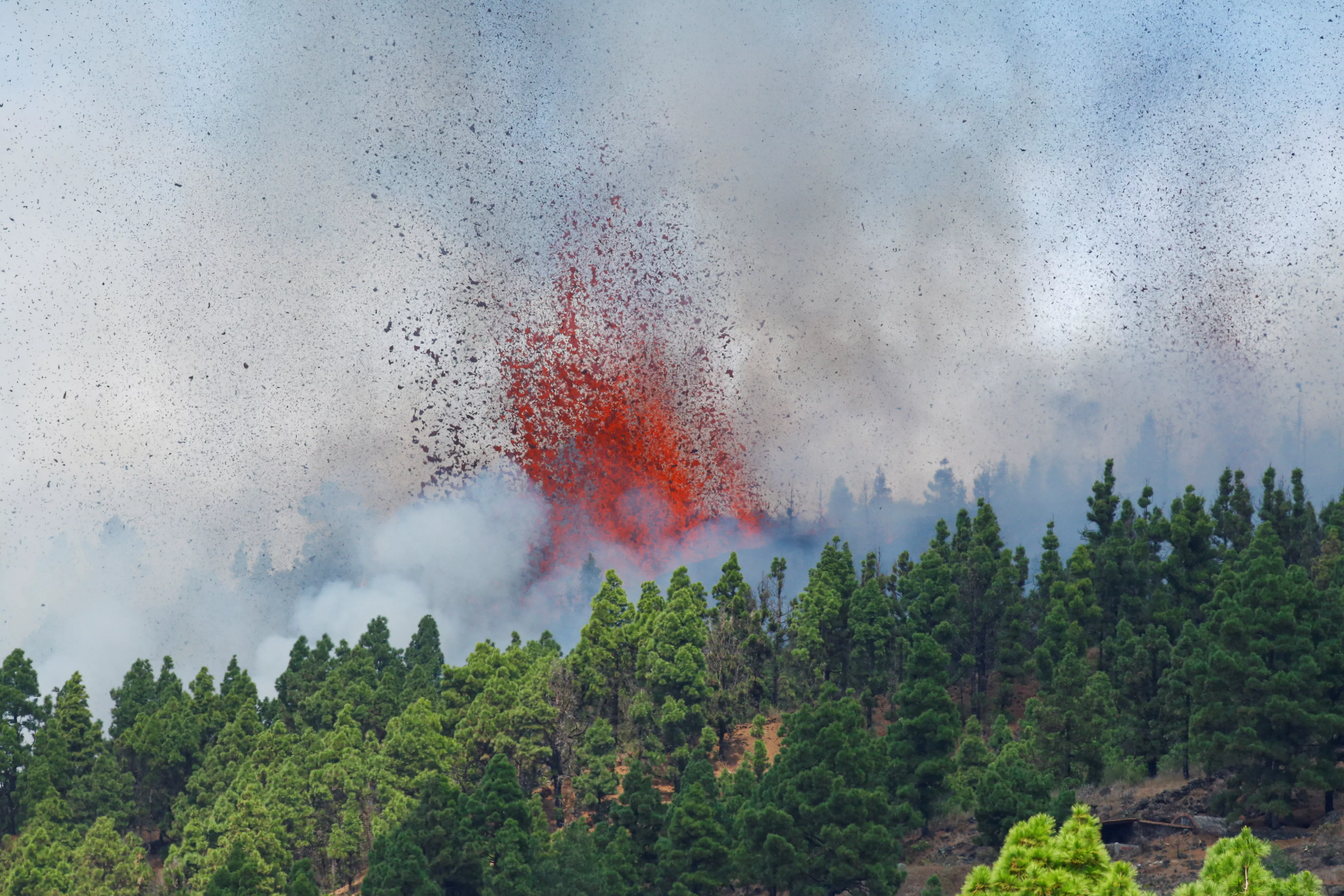 Вулкан только проснулся и неизвестно, как себя поведет дальше/Фото Reuters