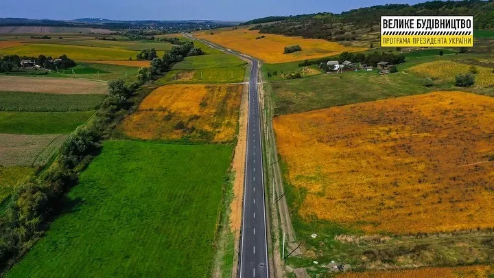 За два года в ходе "Большой стройки" Владимира Зеленского должно быть построено и восстановлено 600 км дорог