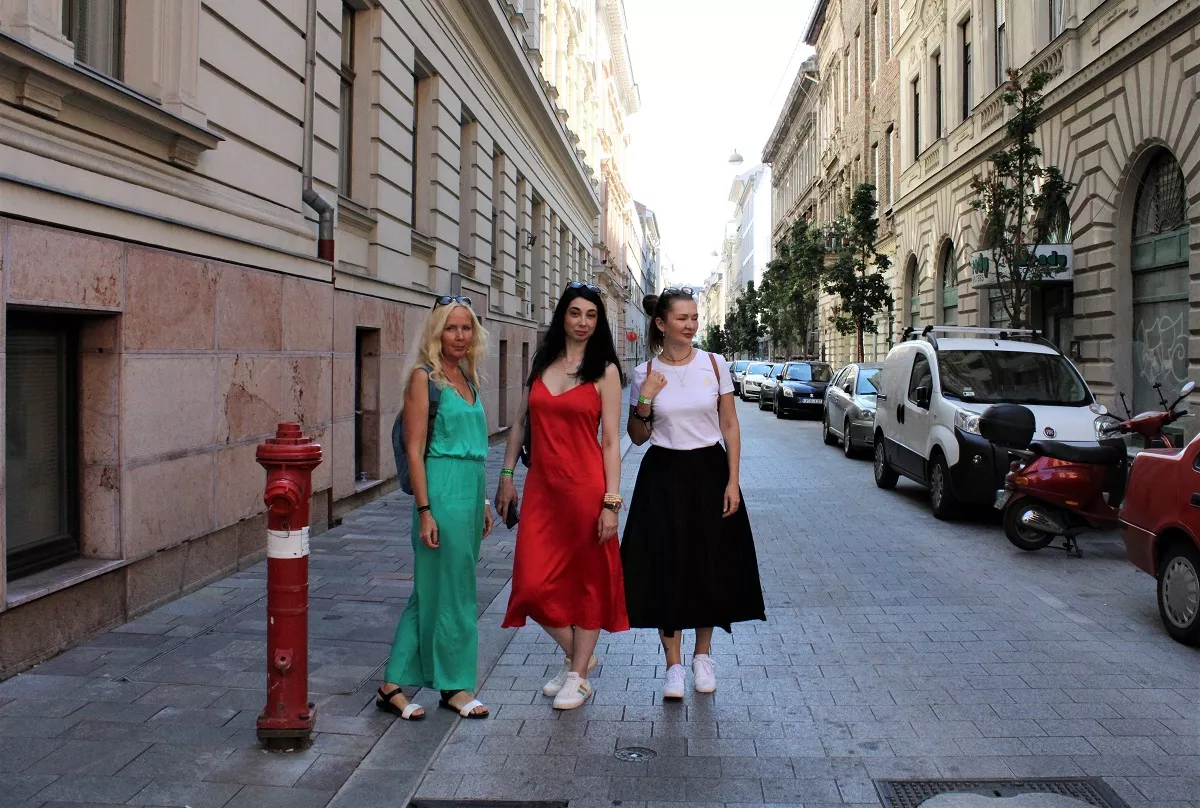 Ходити по вулицях Будапешта, особливо ввечері, дівчатам краще компанією