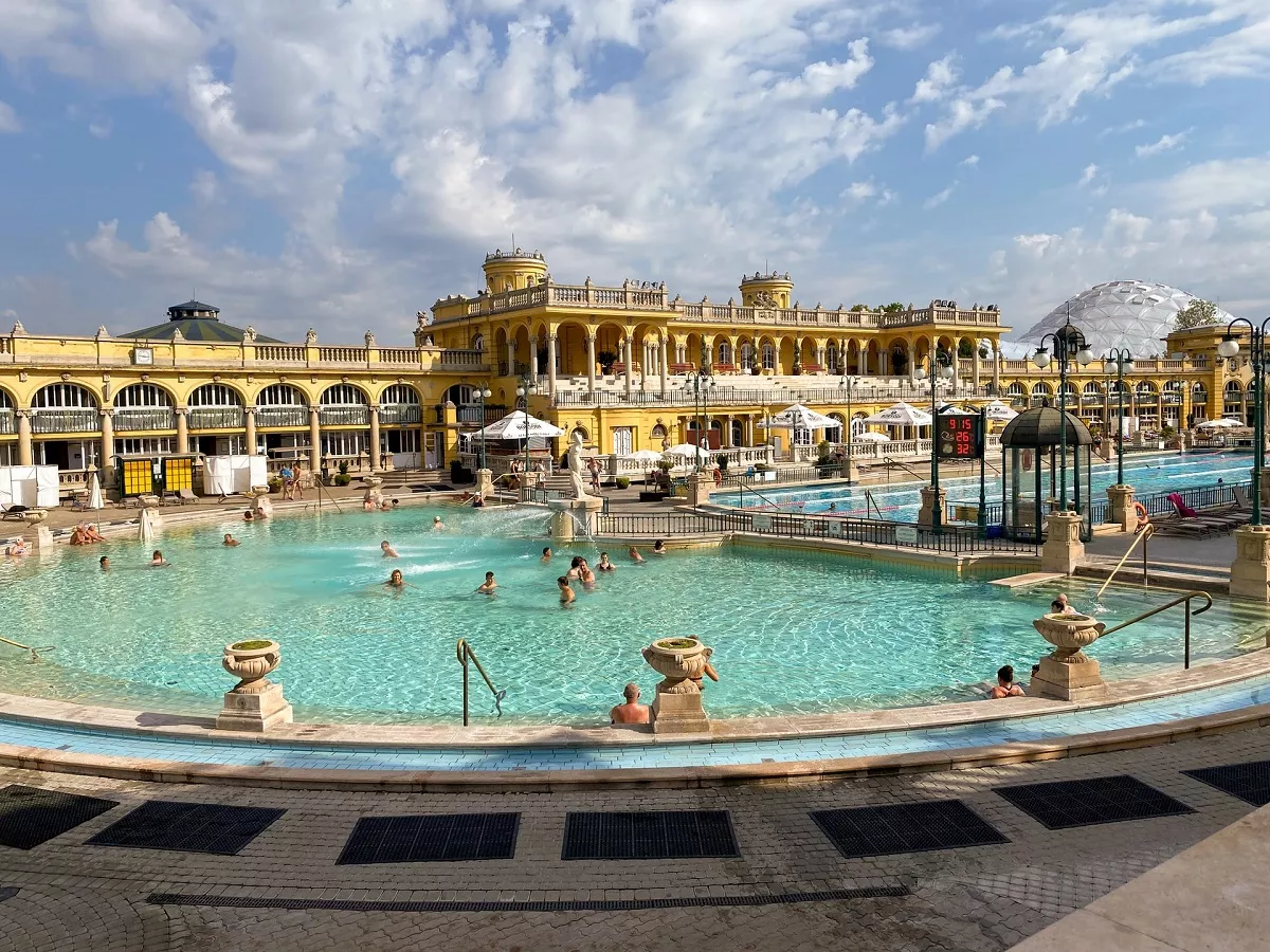 Одна из главных достопримечательностей Будапешта – купальни Сеченьи