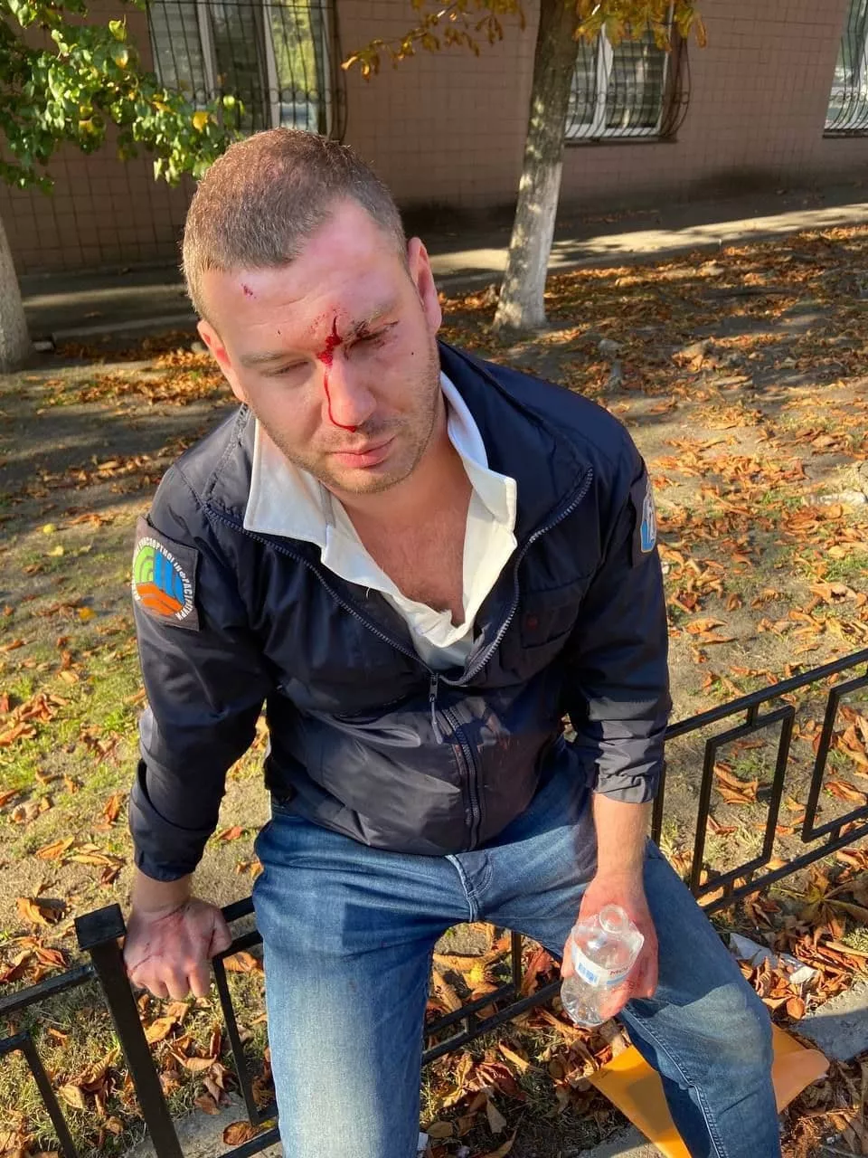 На чоловіка напали, коли він виконував свої професійні обов'язки/Фото: Костянтин Усов (Telegram)