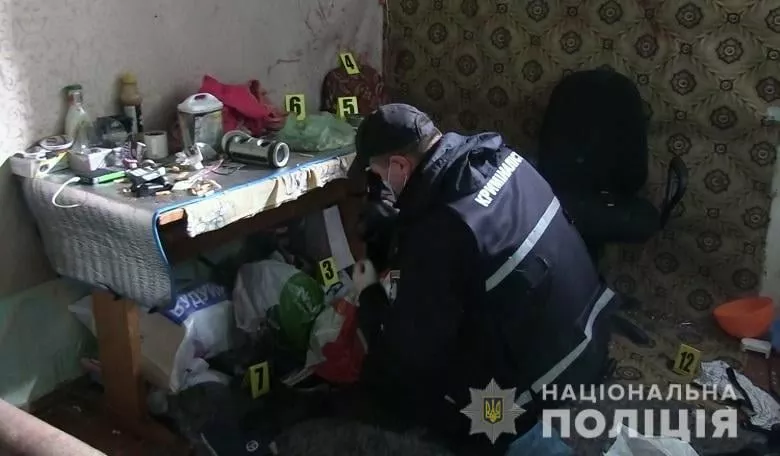 На месте убийства работала полиция. Фото: ГУНП в Киеве