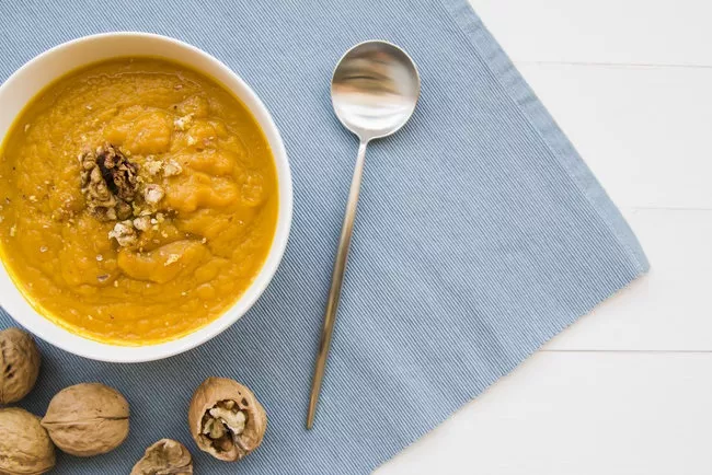 Pumpkin soup with almonds