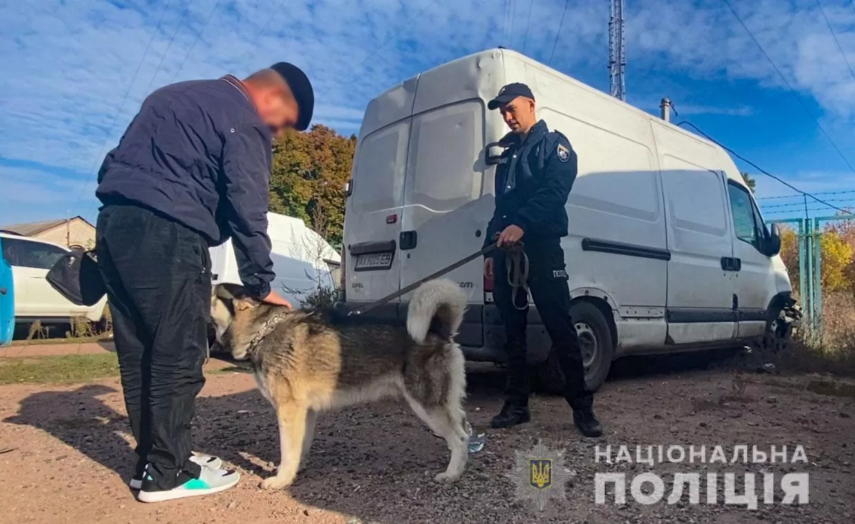 Полицейские приютили собаку. Фото: ГУНП в Полтавской области