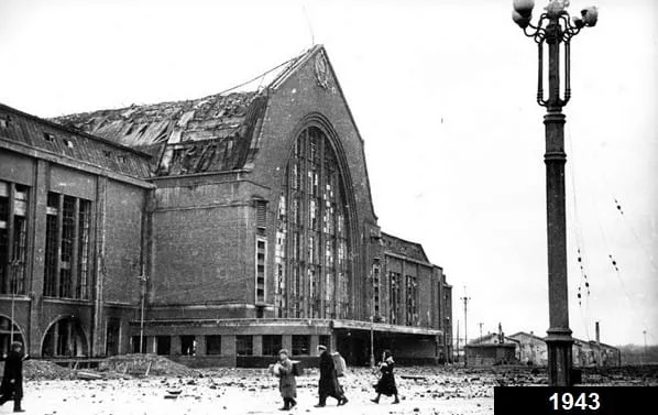 Так выглядело здание Центрального железнодорожного вокзала после войны/Фото: Музей истории Киева
