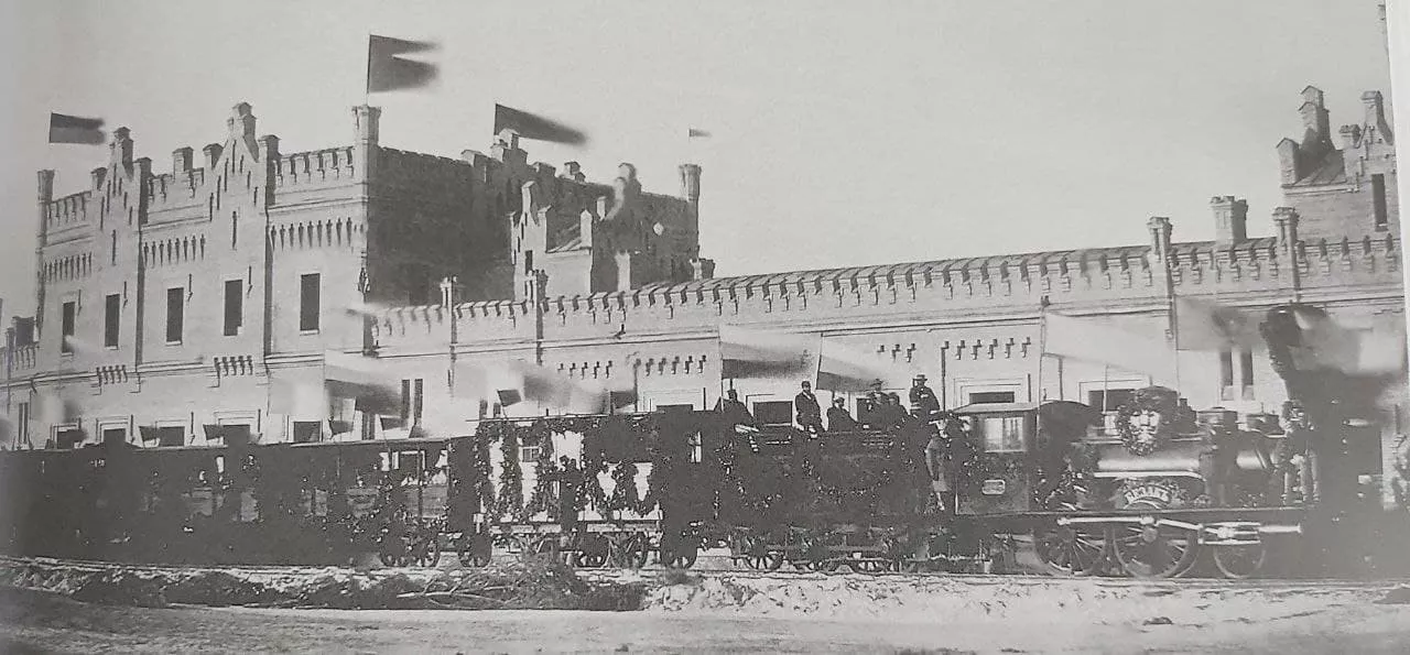 Прибытие первого поезда на  Киевский вокзал 23 августа 1868 года/фото Музей истории Киева