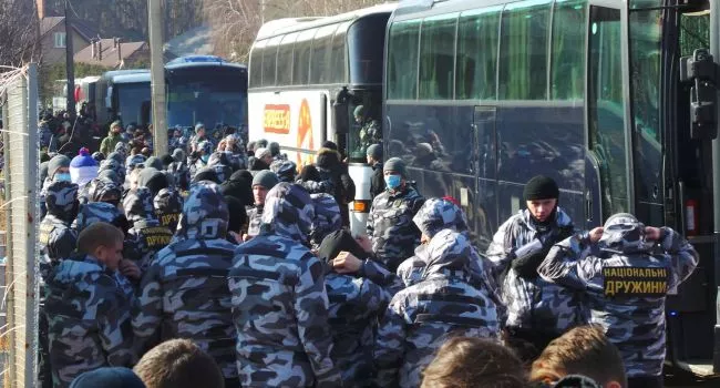 "Нацкорпус" организует транспорт для желающих приехать в Киев из регионов. Фото: "Нацкорпус"