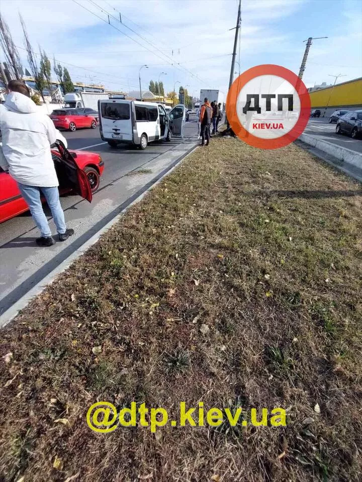 Водитель поздно увидел полицейского/Фото: Facebook: dtp.kiev.ua